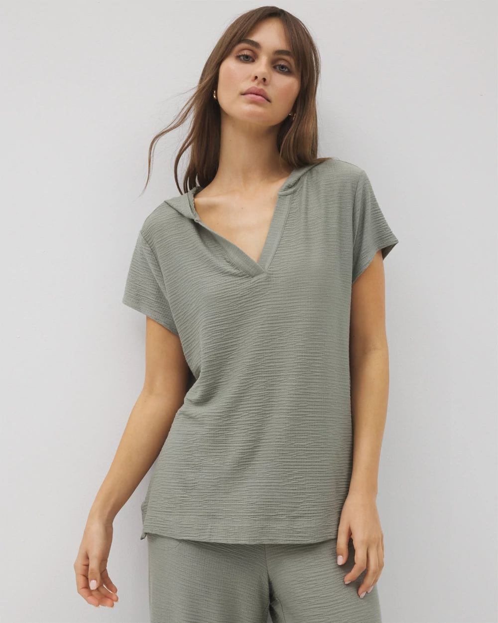 Crinkle Knit Short Sleeve V-Neck Hoodie | Soma
